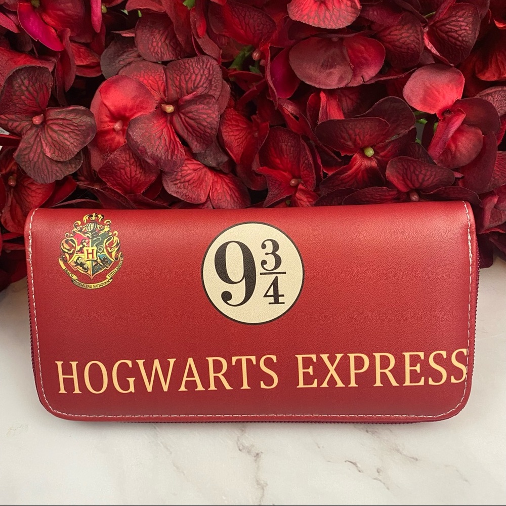 Harry Potter Hogwarts Express Platform 9 and 3/4 Clutch Wallet - Picture 9 of 12